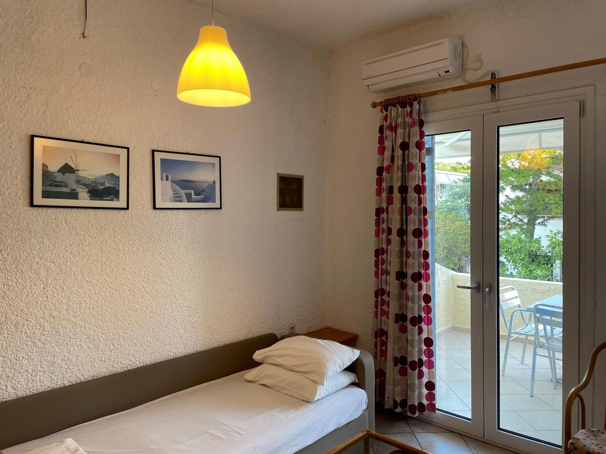 Esperides Maisonettes Agia Marina  Exterior photo